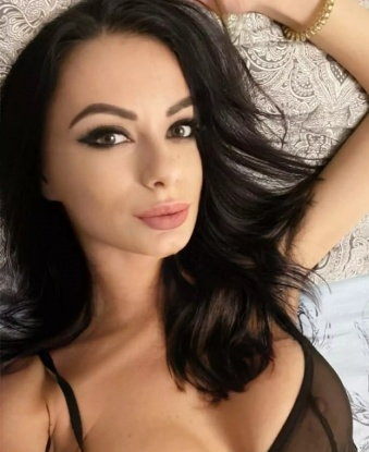 Мои услуги - настоящее удовольствие для твоего тела и души. Со мной ты окунешься в мир наслаждения и страсти. Я готова исполнить все твои сексуальные фантазии и подарить тебе незабываемые ощущения. 🌟
Мои возможности безграничны - классический и эротический массаж, оральный и классический секс, а также ролевые игры и фетиш. Ты можешь быть уверен, что со мной тебя ждут только самые приятные и удовлетворяющие моменты. 💋
Мои клиенты остаются довольными и возвращаются ко мне снова и снова. Они говорят, что я олицетворение женственности и страсти, и что мои услуги просто незабываемы. ✨
В моих фотографиях ты увидишь настоящую красоту и сексуальность. Каждая фотография - это маленький кусочек моего нежного и загадочного мира. 📷
Жду тебя в Москве, чтобы сделать твою жизнь ярче и насыщенней. Позвони мне и дай себе шанс насладиться идеальным приключением в моей компании. 🔥 Арина